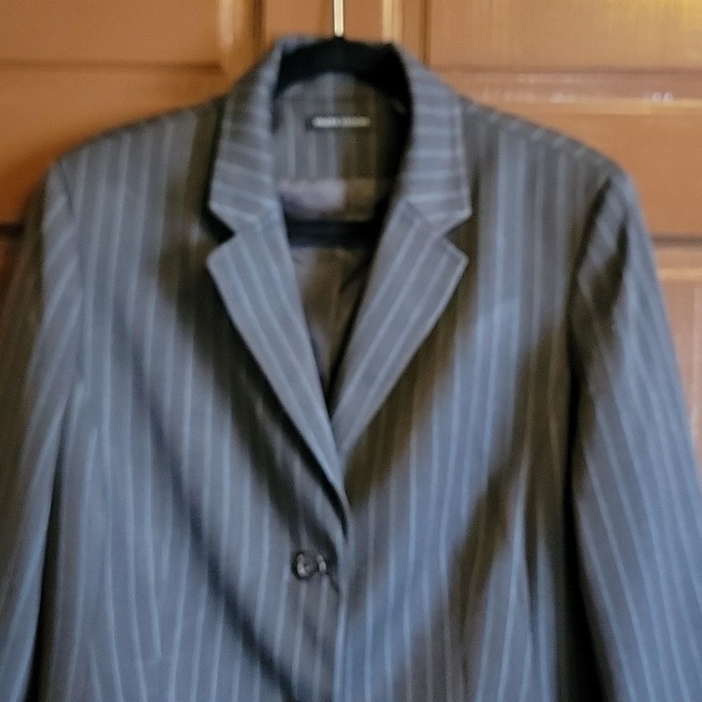 Valerie Stevens-Brown/tiffany striped blazer Size 16. NWT.